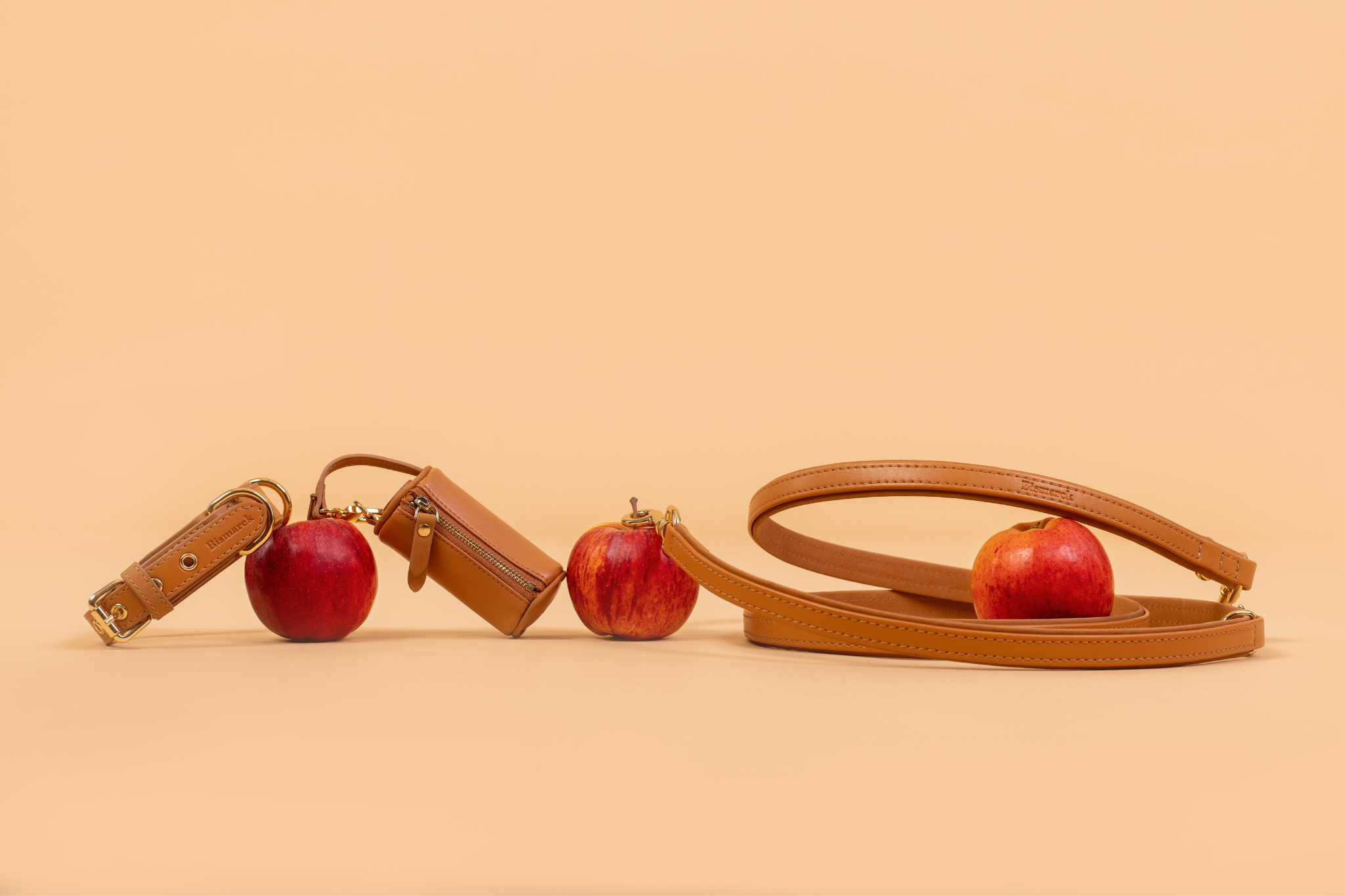 Apple Leather Walking Set in Camel