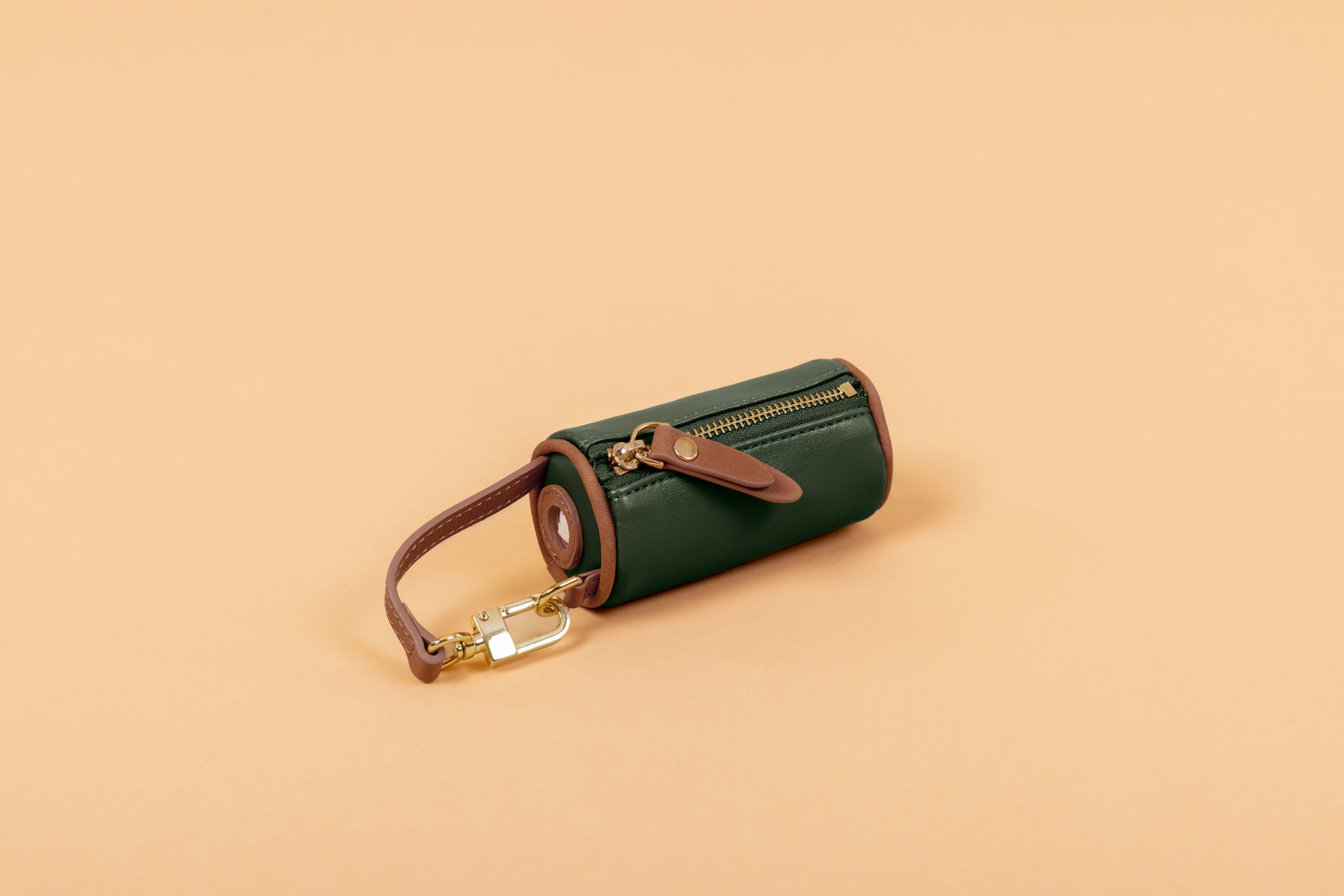 Apple Leather Poop Bag in Winter Green